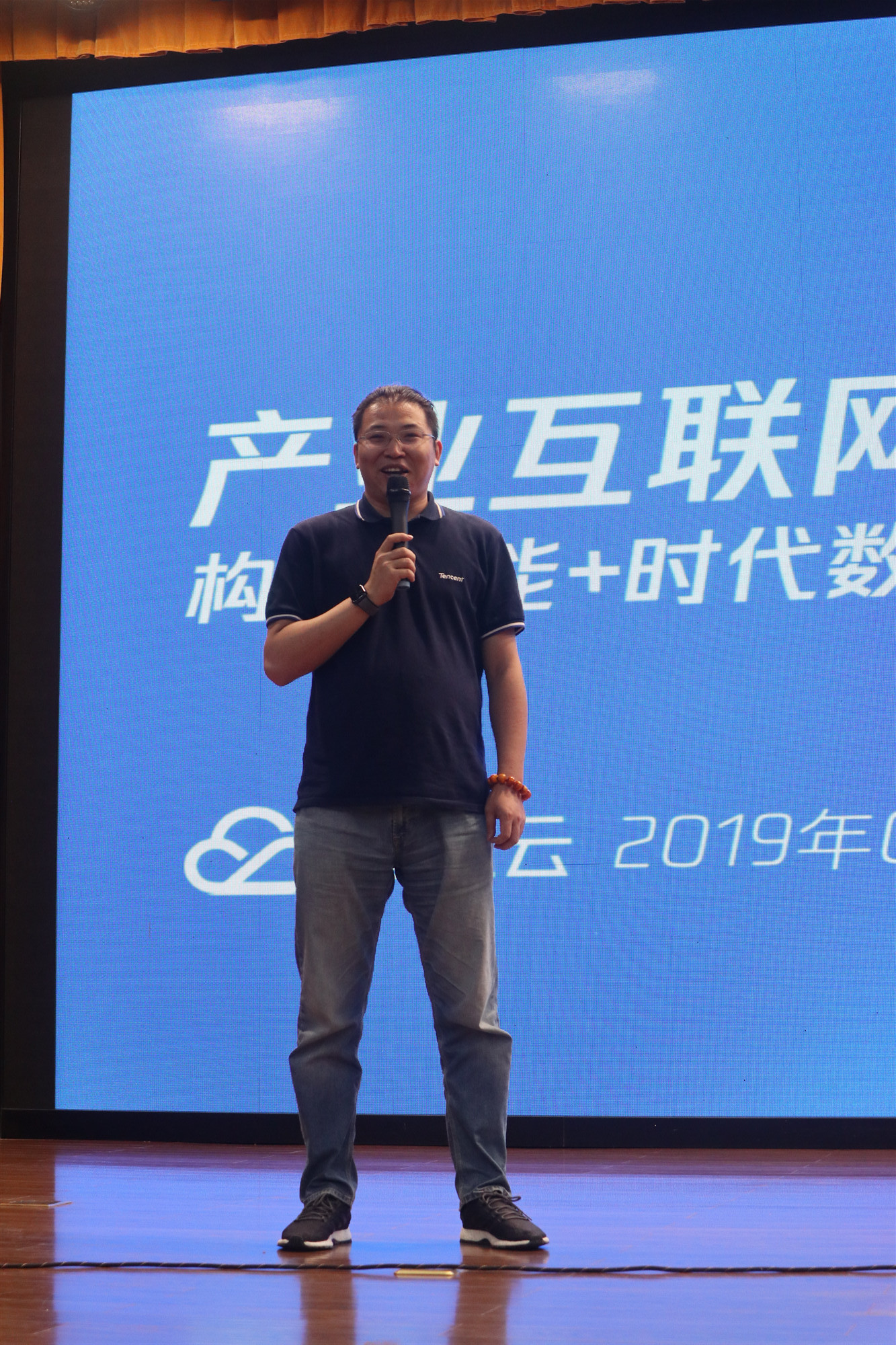 1569554654769045304.jpg 3-董利校友作讲座.jpg