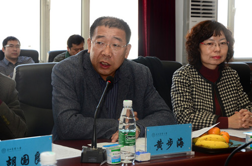 1446454410656014612.jpg 3-黄步海宣读校友会第一届理事名单.jpg